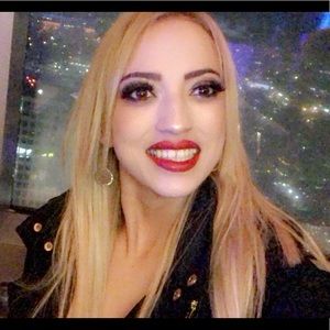 Meet your Posher, Lydia